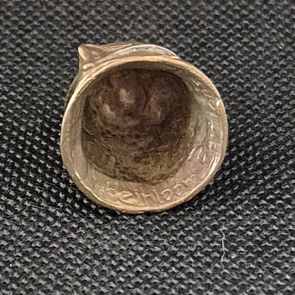Unique Brass Colored Knights Helmet Thimble Heirloom Edition Sewing - Picture 9 of 16
